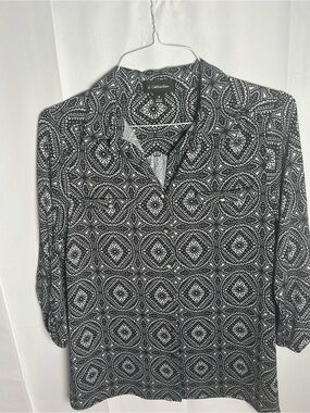 GG Collection Black & White Geometric Collared Button Shirt